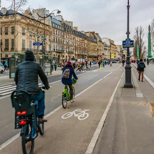Rouler en sécurité en ville: guide pratique pour les cyclistes urbains